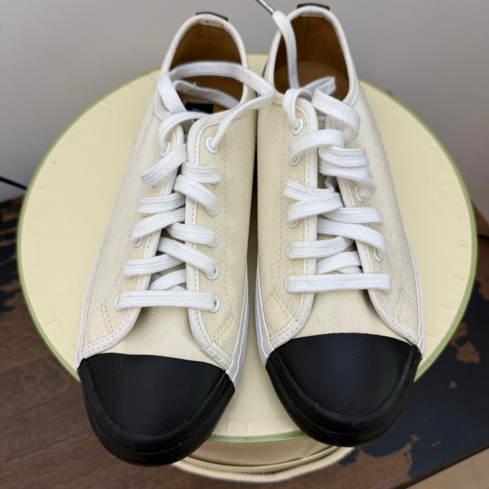 Office of Angela Scott Womens Two-tone Sneakers, 7.5